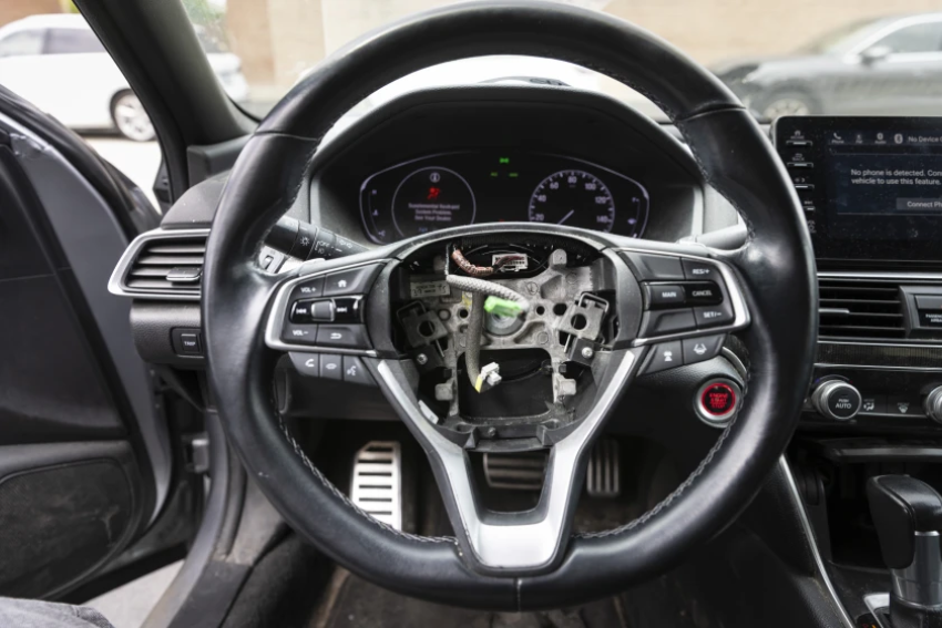 Airbag thefts in Chicago are on the rise, as are repair wait times. Here’s what to know.